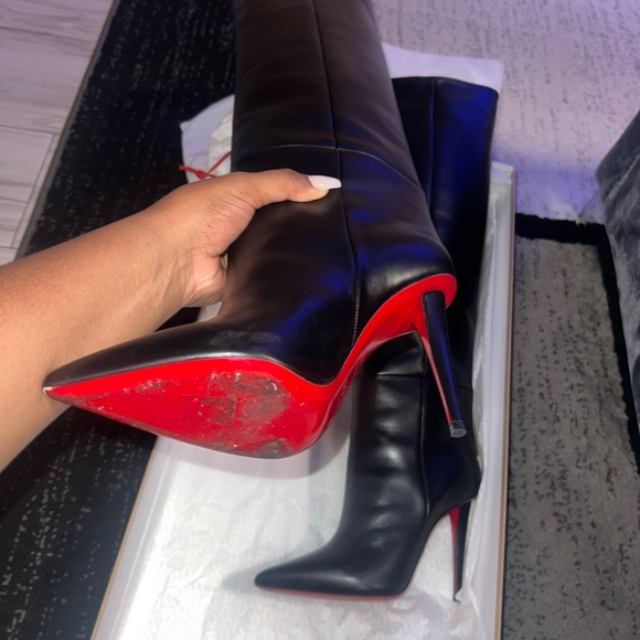 Christian Louboutin - Picture 2 of 3